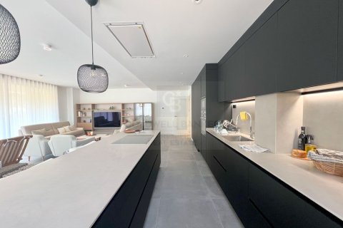 Квартира с 4 спальнями в Салоу, Таррагона, Каталония, Испания № 6130