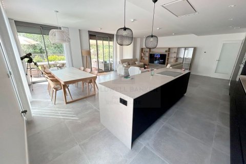 4 chambres apartment à louer à Salou, Tarragona, Catalonia, Spain № 6130 - photo 2