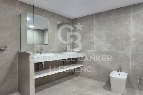 4 bedrooms duplex for rent in Barcelona, Catalonia, Spain № 6127 - photo 17