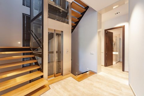 Купить дом в Кастельдефельс, Испания с 6 комнат, 572м², № 6303 - фото 10