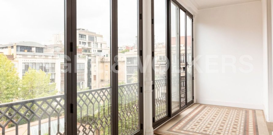 Квартира с 2 спальнями в Эшампле, Барселона, Каталония, Испания № 2591