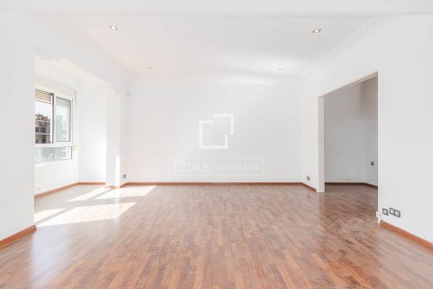 3 bedrooms apartment for sale in Barcelona, Catalonia, Spain № 6602 - photo 8