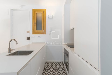 Apartamento de 2 dormitorios en venta en Barcelona, Cataluña, Spain № 6597 - foto 4