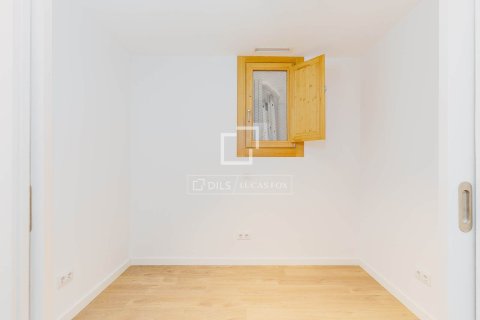 Apartamento de 2 dormitorios en venta en Barcelona, Cataluña, Spain № 6597 - foto 10