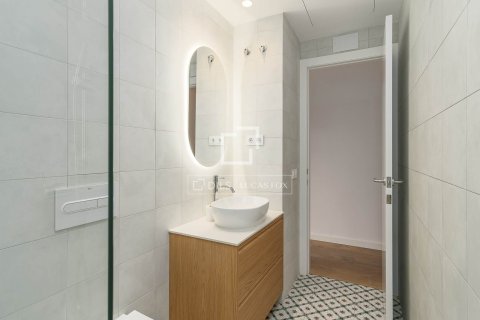 Apartamento de 2 dormitorios en venta en Barcelona, Cataluña, Spain № 6597 - foto 13