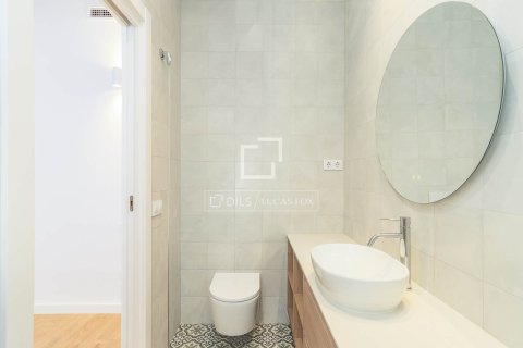 Apartamento de 2 dormitorios en venta en Barcelona, Cataluña, Spain № 6597 - foto 16