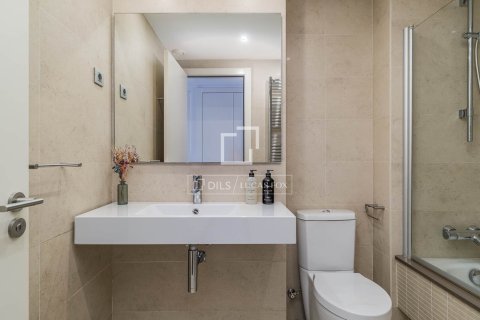 Apartamento de 2 dormitorios en venta en Barcelona, Cataluña, Spain № 6598 - foto 5