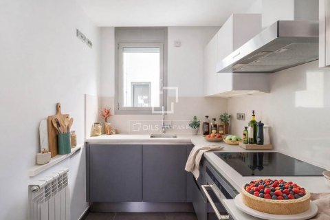 Apartamento de 2 dormitorios en venta en Barcelona, Cataluña, Spain № 6598 - foto 3