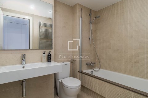Apartamento de 2 dormitorios en venta en Barcelona, Cataluña, Spain № 6598 - foto 20