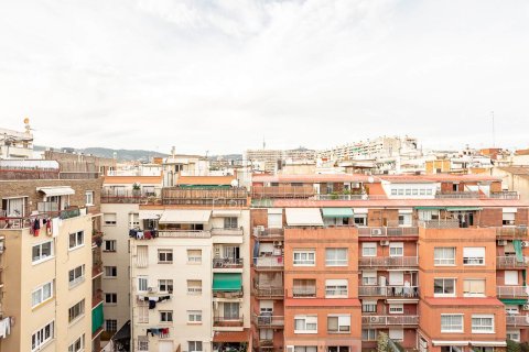 Apartamento de 4 dormitorios en venta en Barcelona, Cataluña, Spain № 4117 - foto 10