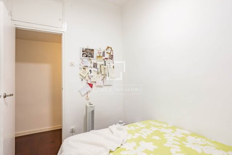 Apartamento de 4 dormitorios en venta en Barcelona, Cataluña, Spain № 4117 - foto 27