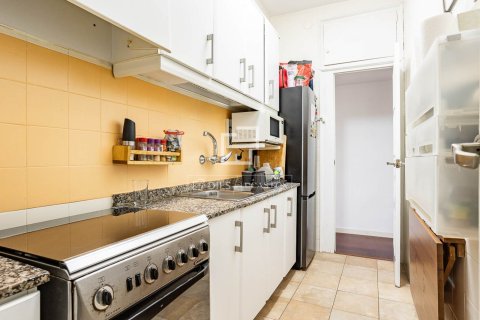 Apartamento de 4 dormitorios en venta en Barcelona, Cataluña, Spain № 4117 - foto 24