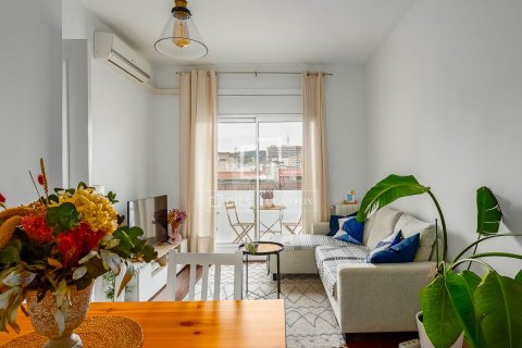 Apartamento de 4 dormitorios en venta en Barcelona, Cataluña, Spain № 4117 - foto 2