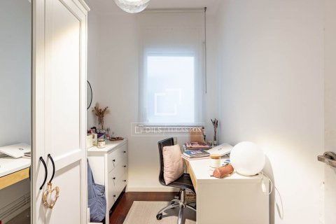 Apartamento de 4 dormitorios en venta en Barcelona, Cataluña, Spain № 4117 - foto 28