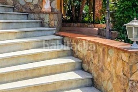 Villa de 8 dormitorios en venta en Lloret de Mar, Gerona, Cataluña, Spain № 2665 - foto 11