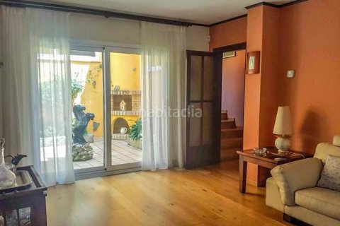 Villa de 8 dormitorios en venta en Lloret de Mar, Gerona, Cataluña, Spain № 2665 - foto 19