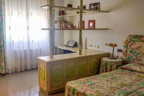 Villa de 8 dormitorios en venta en Lloret de Mar, Gerona, Cataluña, Spain № 2665 - foto 7