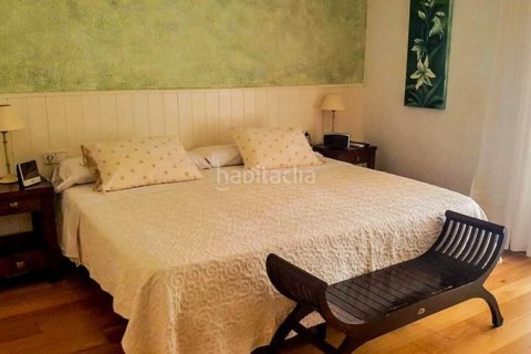 Villa de 8 dormitorios en venta en Lloret de Mar, Gerona, Cataluña, Spain № 2665 - foto 30