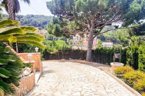 Villa de 8 dormitorios en venta en Lloret de Mar, Gerona, Cataluña, Spain № 2665 - foto 14