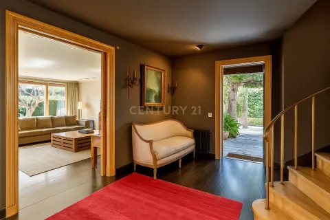 Сasa de 5 dormitorios en venta en Barcelona, Cataluña, Spain № 6977 - foto 7