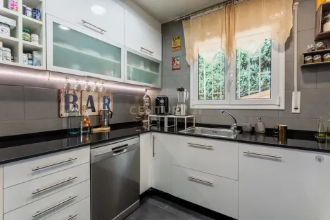 Сasa de 4 dormitorios en venta en Sant Just Desvern, Barcelona, Cataluña, Spain № 6975 - foto 18