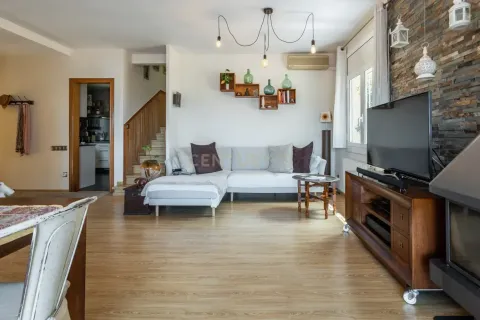 Сasa de 4 dormitorios en venta en Sant Just Desvern, Barcelona, Cataluña, Spain № 6975 - foto 5
