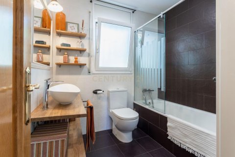 Сasa de 4 dormitorios en venta en Sant Just Desvern, Barcelona, Cataluña, Spain № 6975 - foto 30