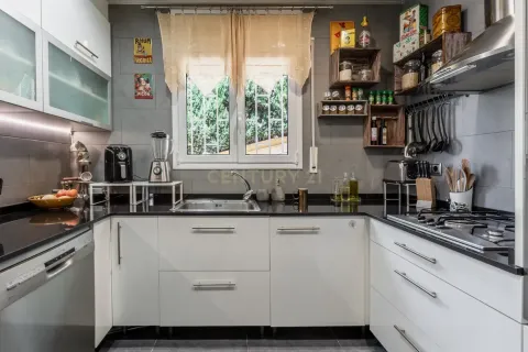 Сasa de 4 dormitorios en venta en Sant Just Desvern, Barcelona, Cataluña, Spain № 6975 - foto 19