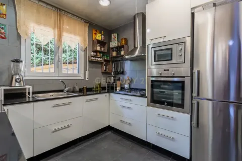 Сasa de 4 dormitorios en venta en Sant Just Desvern, Barcelona, Cataluña, Spain № 6975 - foto 17