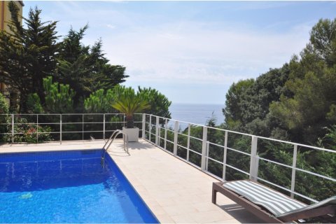 Купить дом в Льорет-де-Мар, Испания с 5 комнат, № 1376 - фото 3