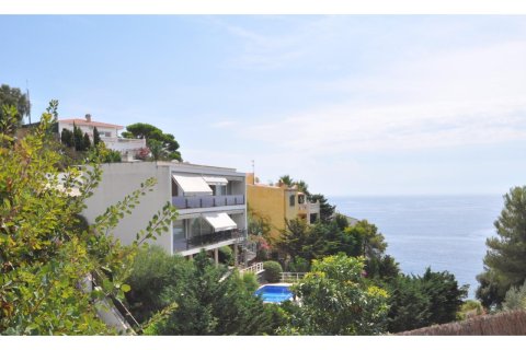 Купить дом в Льорет-де-Мар, Испания с 5 комнат, № 1376 - фото 2