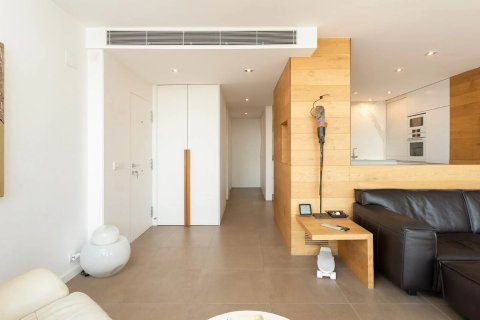 Apartamento de 3 dormitorios en venta en Barcelona, Cataluña, Spain № 1375 - foto 9