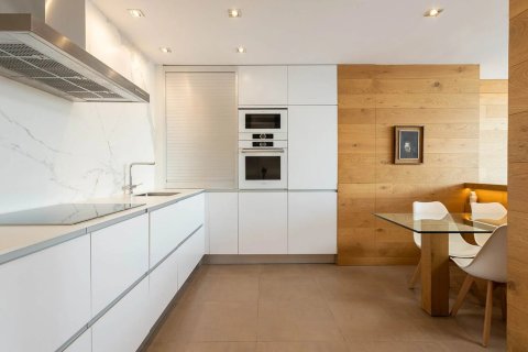 Apartamento de 3 dormitorios en venta en Barcelona, Cataluña, Spain № 1375 - foto 11