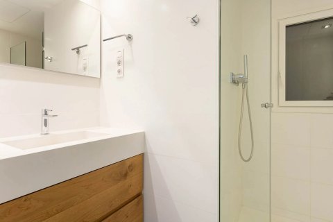 Apartamento de 3 dormitorios en venta en Barcelona, Cataluña, Spain № 1375 - foto 27