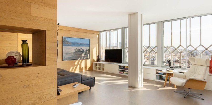 Apartamento de 3 dormitorios en venta en Barcelona, Cataluña, Spain № 1375