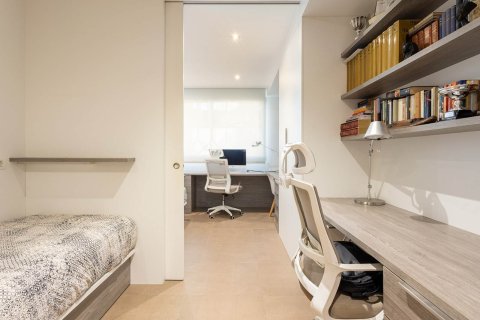 Apartamento de 3 dormitorios en venta en Barcelona, Cataluña, Spain № 1375 - foto 24