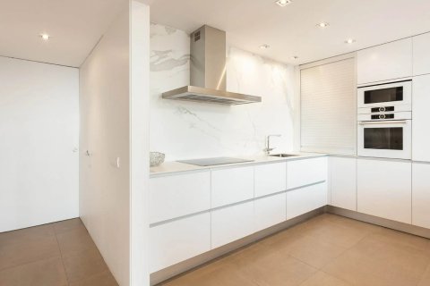 Apartamento de 3 dormitorios en venta en Barcelona, Cataluña, Spain № 1375 - foto 14