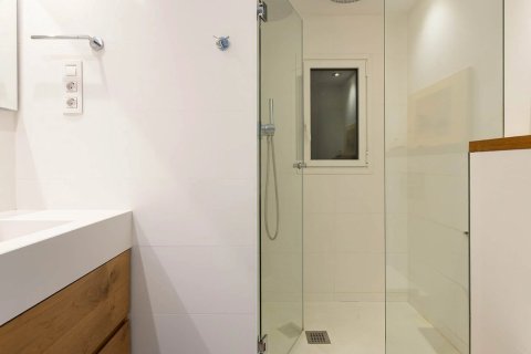 Apartamento de 3 dormitorios en venta en Barcelona, Cataluña, Spain № 1375 - foto 28