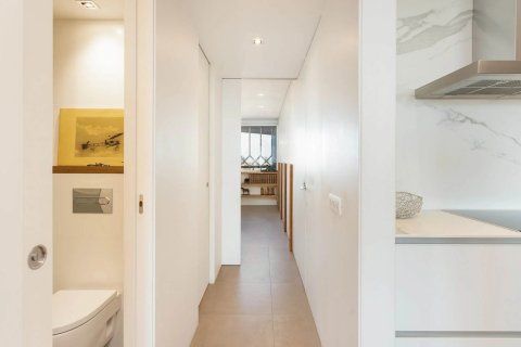 Apartamento de 3 dormitorios en venta en Barcelona, Cataluña, Spain № 1375 - foto 15