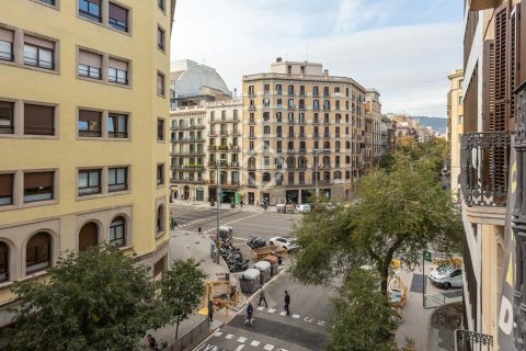 Квартира с 2 спальнями в Эшампле, Барселона, Каталония, Испания № 2747