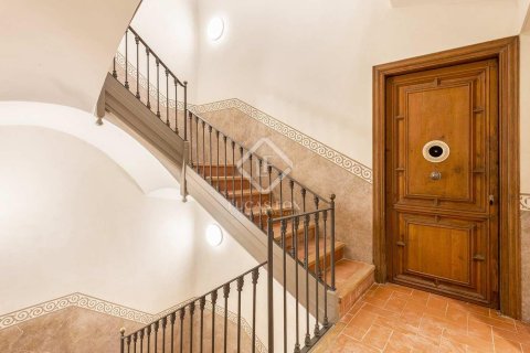 Apartamento de 2 dormitorios en venta en Ciudad Vieja, Barcelona, Cataluña, Spain № 2746 - foto 23