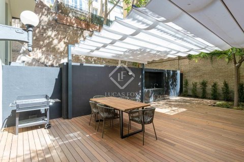 Apartamento de 2 dormitorios en venta en Ciudad Vieja, Barcelona, Cataluña, Spain № 2746 - foto 30