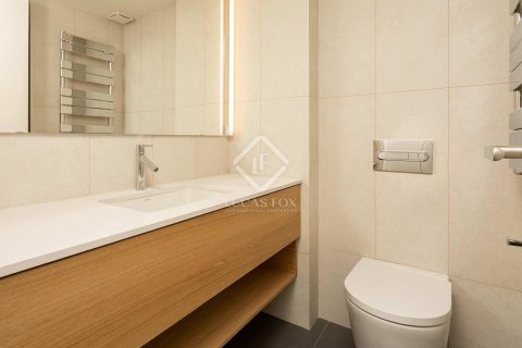 Apartamento de 2 dormitorios en venta en Ciudad Vieja, Barcelona, Cataluña, Spain № 2746 - foto 21