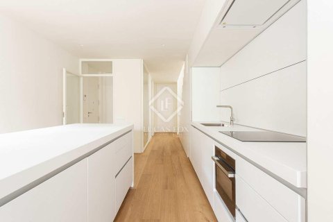 Apartamento de 2 dormitorios en venta en Ciudad Vieja, Barcelona, Cataluña, Spain № 2746 - foto 11