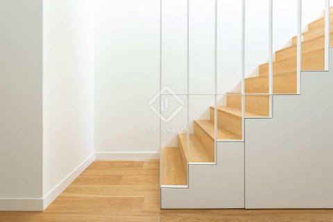 Apartamento de 2 dormitorios en venta en Ciudad Vieja, Barcelona, Cataluña, Spain № 2746 - foto 13