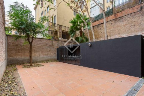 Apartamento de 2 dormitorios en venta en Ciudad Vieja, Barcelona, Cataluña, Spain № 2746 - foto 28