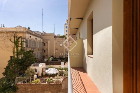 Купить квартиру в Старый город, Барселона, Испания с 3 спальни, 158м², № 2745 - фото 3