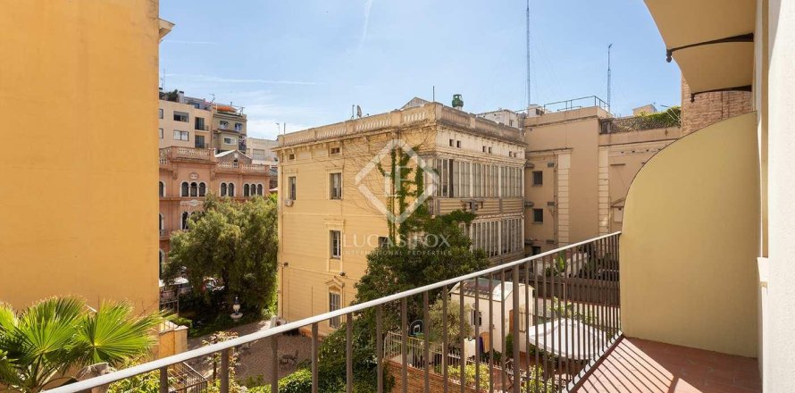 Квартира с 3 спальнями в Старый городе, Барселона, Каталония, Испания № 2745