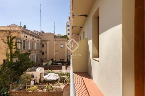 Купить квартиру в Эшампле, Испания с 3 спальни, 158м², № 2748 - фото 3