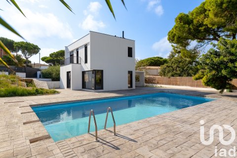 4 bedrooms house for sale in Premia De Dalt, Barcelona, Catalonia, Spain № 4764